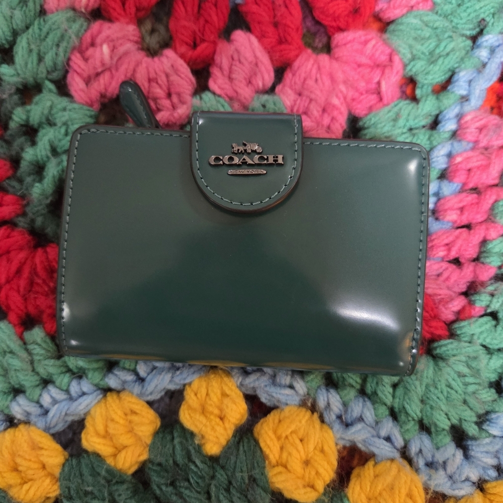 coach medium corner zip wallet